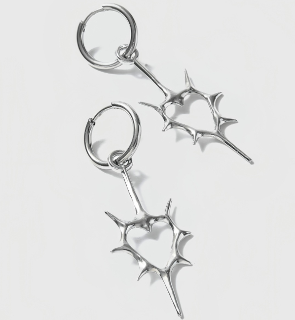 Сережки Fashion Jewerly серця з біжутерія шипами в стилі y2k готика сріблясті (SVS) - Фото 3 Сережки Fashion Jewerly серця з біжутерія шипами в стилі y2k готика сріблясті (SVS) - зображення 3