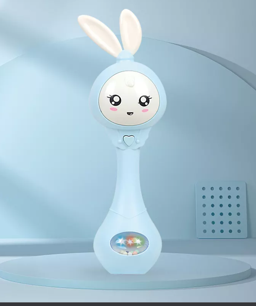 Игрушка-погремушка музыкальная развивающая Зайка Голубой - Фото 1 Игрушка-погремушка музыкальная развивающая Зайка Голубой - изображение 1