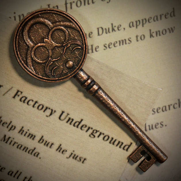 Kolekcjonerska replika Fanatik Resident Evil Village Limited Edition Replica Insignia Key (5060662467318) - obraz 3