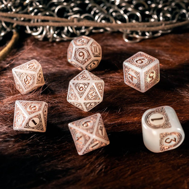 Zestaw kości Q-Workshop Viking Dice Kit Modern Niflheim 7 elementów Jasnoszare (5907699496518) - obraz 5