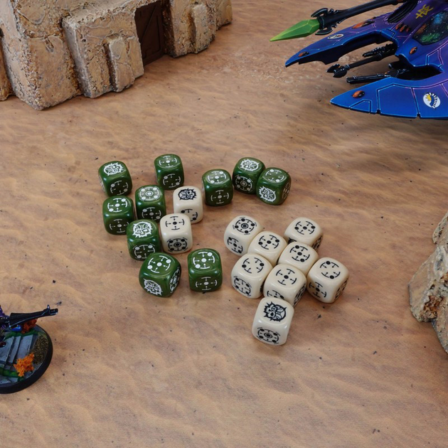 Zestaw kości Q-Workshop Crosshairs Compact D6 RPG Dice Kit Celownik 20 elementów Beżowo-oliwkowy (5907699497348) - obraz 3