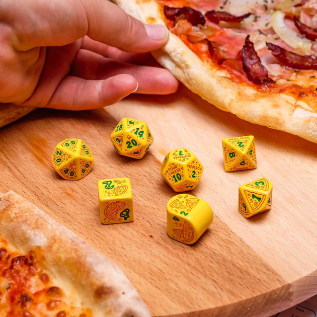 Zestaw kości Q-Workshop Pizza Dice Kit Margherita 7 elementów (5907699497447) - obraz 2