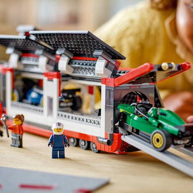 Конструктор LEGO City Вантажівка F1 з автомобілями RB20 та