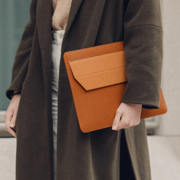 Чехол конверт Moshi Muse 13" 3-in-1 Slim Laptop Sleeve Caramel Brown for MacBook Pro 13" M1/M2/MacBook Air 13" M1 (99MO034751) - Фото 2 Чехол конверт Moshi Muse 13" 3-in-1 Slim Laptop Sleeve Caramel Brown for MacBook Pro 13" M1/M2/MacBook Air 13" M1 (99MO034751) - изображение 2