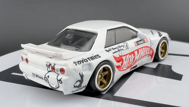 Машинка Premium Hot Wheels Nissan Skyline GT-R (R32) Pandem Modern
