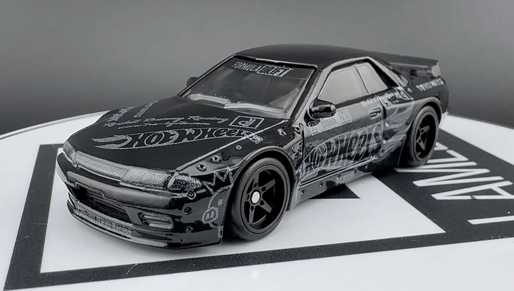 Машинка Premium Hot Wheels Nissan Skyline GT-R (R32) Pandem Chase
