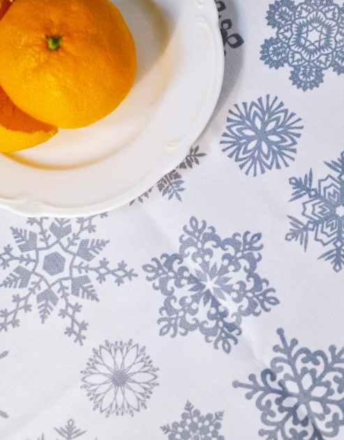 Скатерть тефлоновая Delight Белая с серыми снежинками 130х170 см (White_and_Grey_snowflakes_130x170) - изображение 3