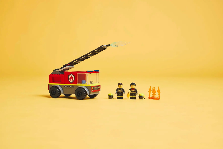 Zestaw klocków LEGO City Wóz strażacki z drabiną 82 elementy (60463) - obraz 8