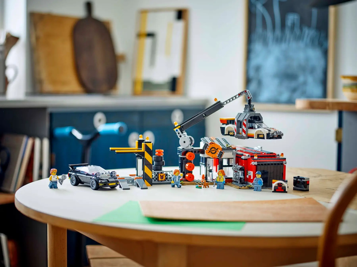Zestaw klocków LEGO City Złomowisko z samochodami 871 element (60472) - obraz 10