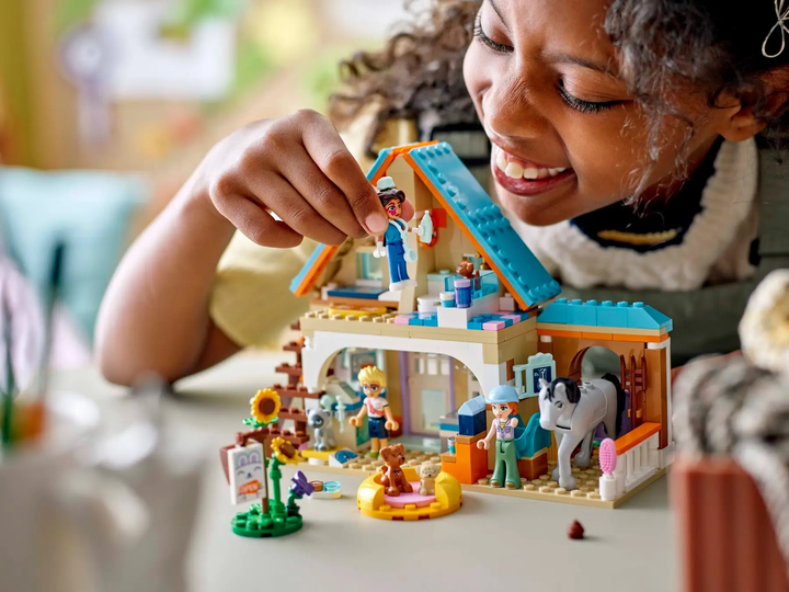 Zestaw klocków LEGO Friends Koń i lecznica dla zwierząt 428 elementów (42651) - obraz 11