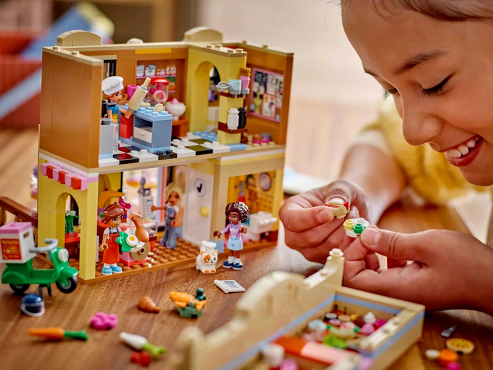 Конструктор LEGO Friends Ресторан і кулінарна школа 896 елементів (42655) - зображення 12
