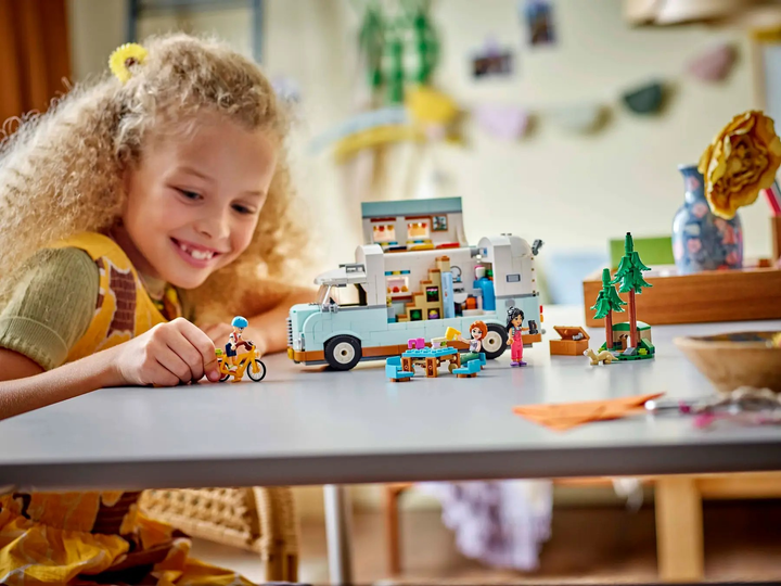 Zestaw klocków LEGO Friends Przygoda w kamperze przyjaciół 778 elementów (42663) - obraz 11