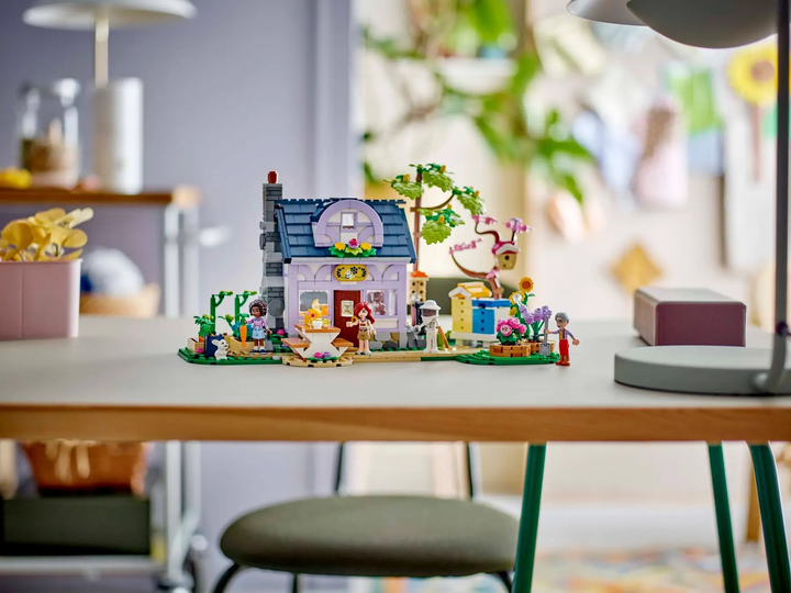 Конструктор LEGO Friends Бджолиний будинок і квітник 1161 елемент (42669) - зображення 13