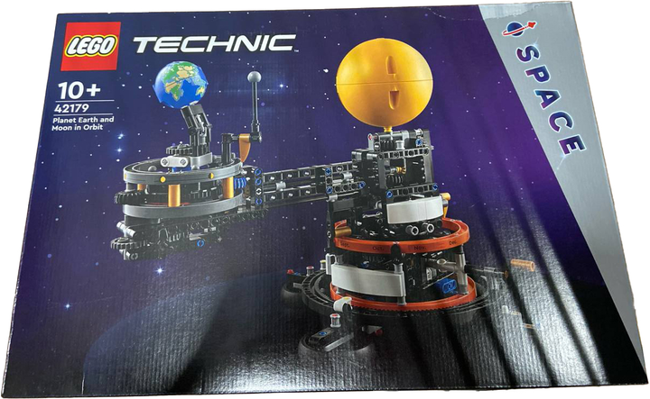 Zestaw klockow Lego Technic Planeta Ziemia i Ksiezyc na orbicie 526 elementow (42179) (955555907017162) - Outlet - obraz 2