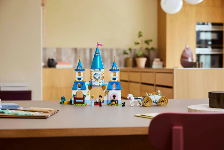 Конструктор LEGO Disney Princess Замок Попелюшки і карета 596 елементів (43275) - зображення 12