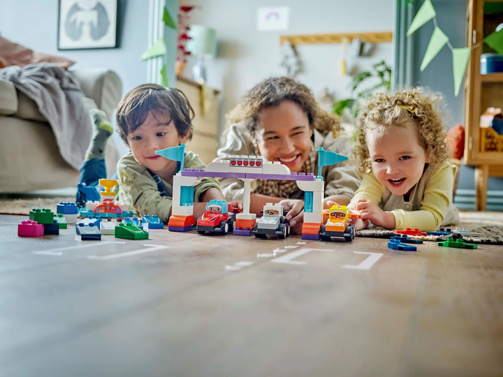 Конструктор LEGO DUPLO Боліди та гонщики F1 70 елементів (10445) - зображення 11