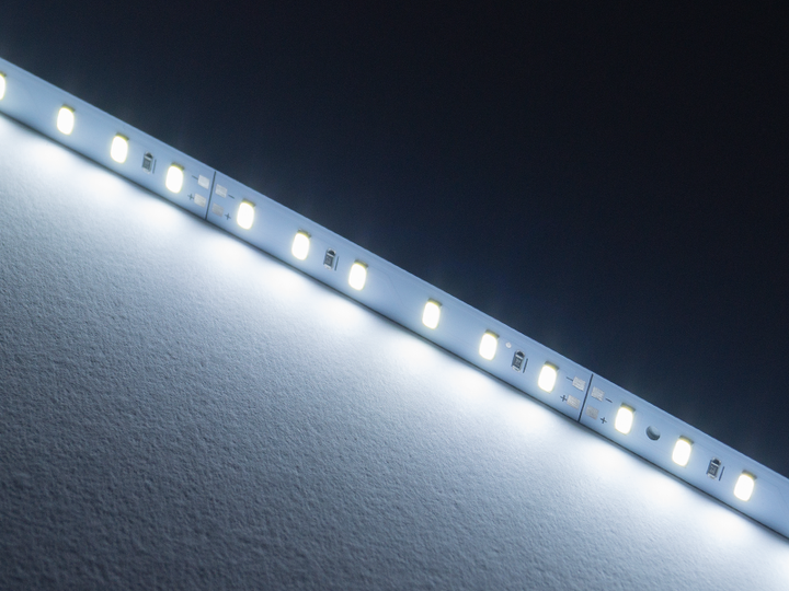 Світлодіодна лінійка BRT самоклеюча SMD5630 72 LED 24В 22Вт 25-30LM/LED 7000K IP20 1000мм - зображення 2