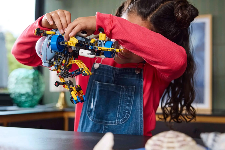 Zestaw klocków LEGO Technic Badawcza łódź podwodna 413 elementów (42201) - obraz 11