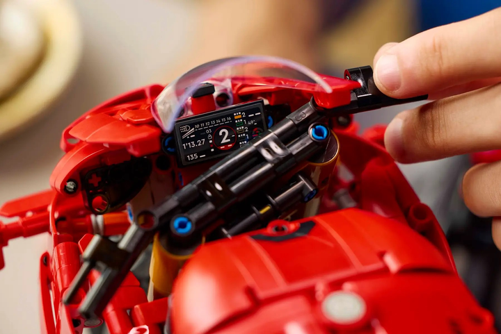 Конструктор LEGO Technic Мотоцикл Ducati Panigale V4 S 1603 елементи (42202) - зображення 9