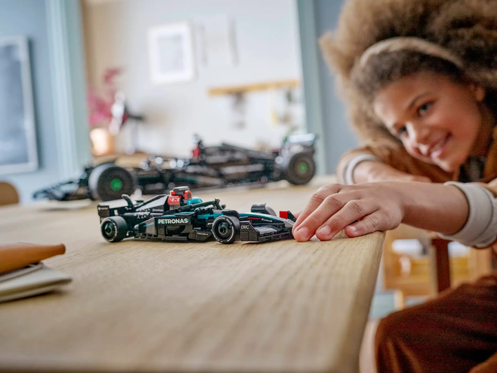 Zestaw klocków LEGO Speed Champions Bolid F1 Mercedes-AMG W15 267 elementów (77244) - obraz 8