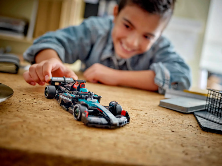 Zestaw klocków LEGO Speed Champions Bolid F1 Mercedes-AMG W15 267 elementów (77244) - obraz 10