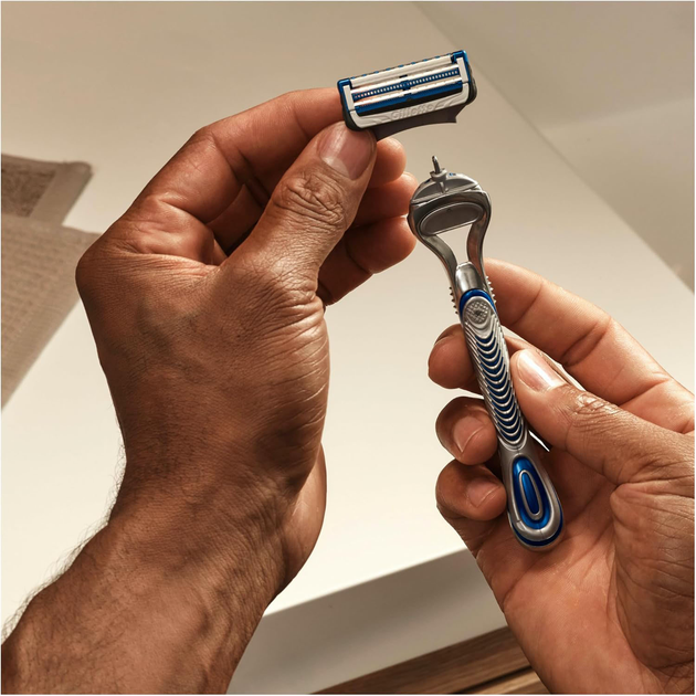 Станок для бриття Gillette Skinguard Sensitive + змінний картридж 2 шт (7702018500062) - зображення 5