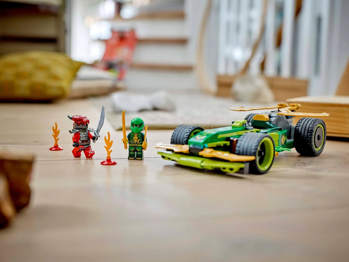 Zestaw klocków LEGO Ninjago Samochód wyścigowy Lloyda z napędem typu pull-back 181 element (71828) - obraz 9