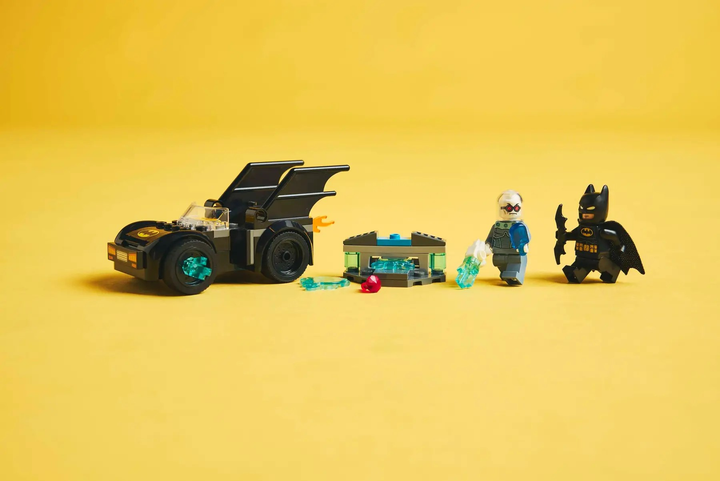 Конструктор LEGO Super Heroes DC Бетмен і Бетмобіль проти містера Фріза 63 елементи (76301) - зображення 9