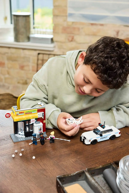 Конструктор LEGO Super Heroes Marvel Мультивсесвіт: Майлз Моралес проти Плями 375 елементів (76311) - зображення 10