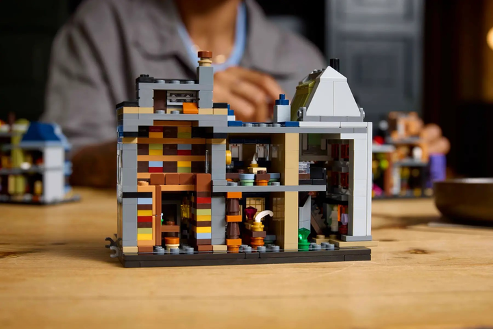 Zestaw klocków LEGO Harry Potter Magiczne sklepy na Ulicy Pokątnej 2750 elementów (76444) - obraz 13