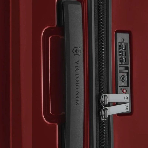 Чемодан Victorinox Travel AIROX/Victorinox Red 612507 (Средний) - Фото 7 Чемодан Victorinox Travel AIROX/Victorinox Red 612507 (Средний) - изображение 7
