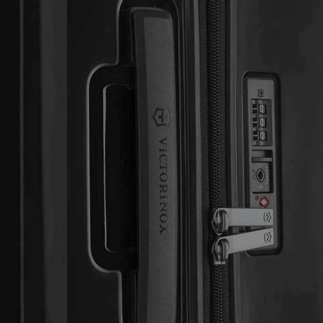 Валіза Victorinox Travel AIROX/Black 612509 (Велика) - Фото 6 Валіза Victorinox Travel AIROX/Black 612509 (Велика) - зображення 6