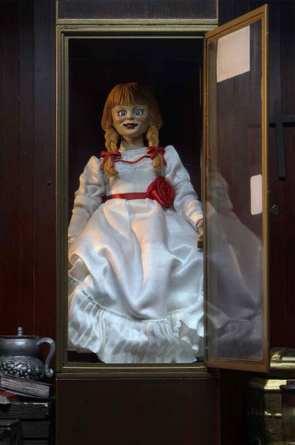 Фігурка Neca The Conjuring Universe Annabelle з аксесуарами 20 см (634482148938) - зображення 3