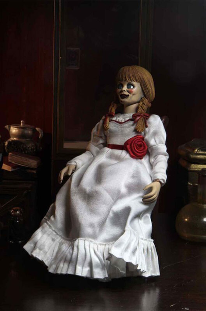 Фігурка Neca The Conjuring Universe Annabelle з аксесуарами 20 см (634482148938) - зображення 5