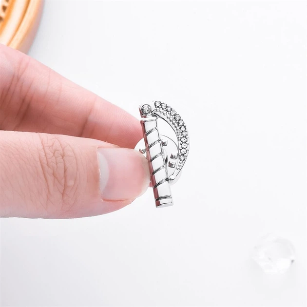 Брошь-значок унисекс BROCHE бижутерия Медицина Ларингоскоп серебристая BRGV112951 - Фото 3 Брошь-значок унисекс BROCHE бижутерия Медицина Ларингоскоп серебристая BRGV112951 - изображение 3