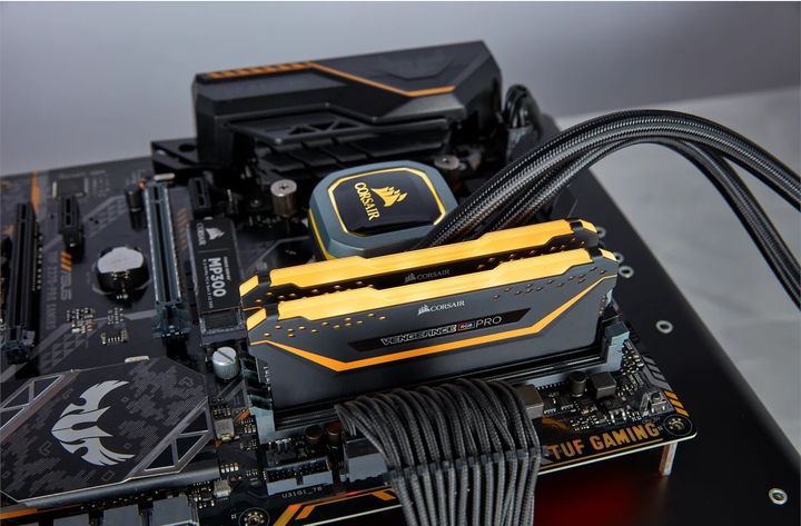 Оперативна пам'ять Corsair DDR4-3200 16384MB PC4-25600 (Kit of 2x8192) Vengeance RGB Pro Black (CMW16GX4M2E3200C16-TUF) - зображення 8