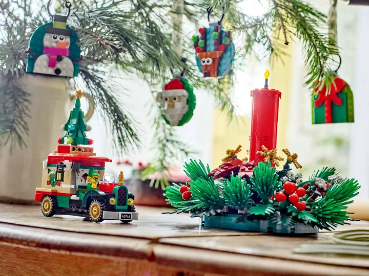 Конструктор LEGO Грузовик Санта-Клауса 224 элемента (40746) - изображение 5