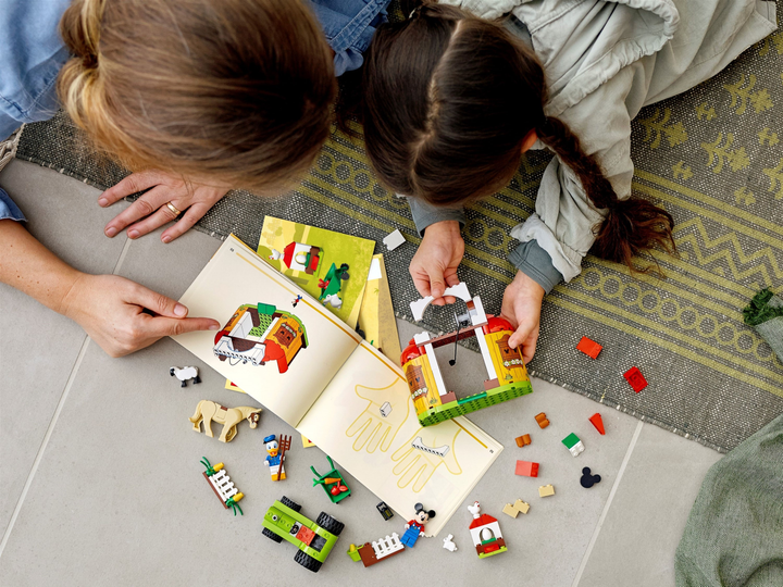 Конструктор LEGO Mickey Mouse & Donald Duck's Farm 118 деталей (5702016913156) - зображення 9