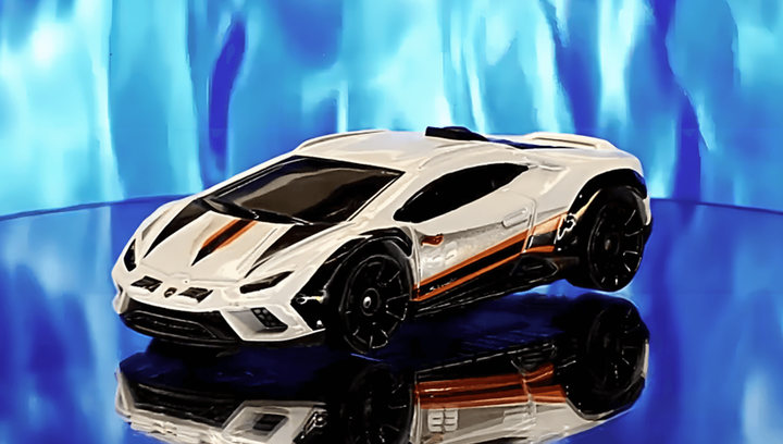 Машинка Базова Hot Wheels Lamborghini Huracán Sterrato Safari 1:64