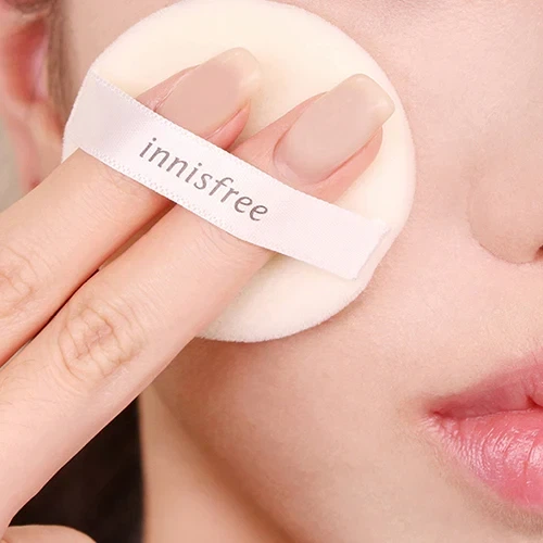 Компактна матова пудра Innisfree Pore Blur Pact 12.5г - Фото 2 Компактна матова пудра Innisfree Pore Blur Pact 12.5г - зображення 2