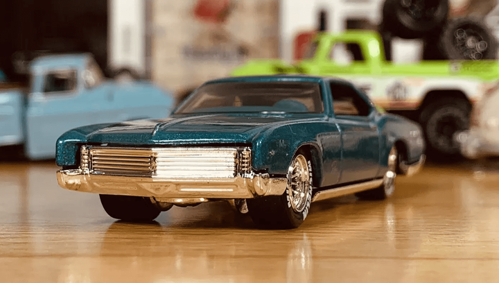Машинка Базова Hot Wheels '66 Buick Riviera Modified 1:64 HYW16