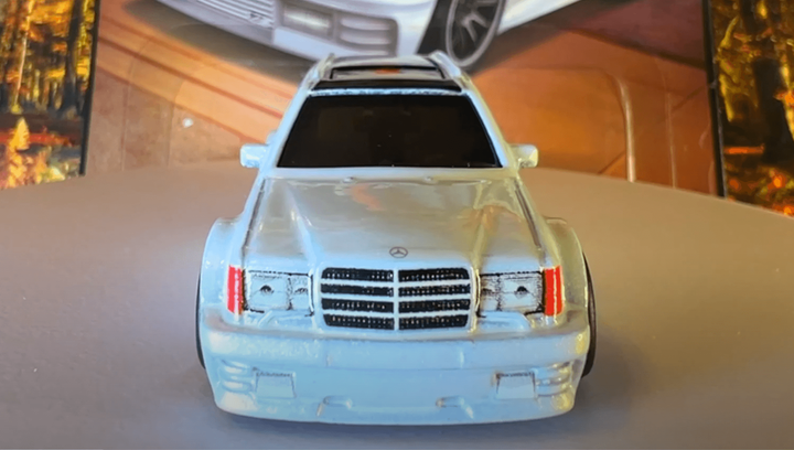 Машинка Premium Hot Wheels Mercedes-Benz AMG E 36 Estate Special