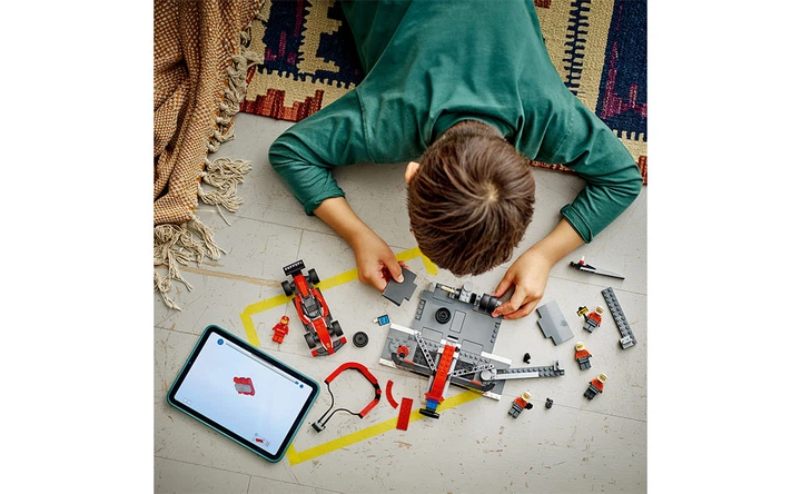 Конструктор Lego City Піт-стоп і піт-екіпаж F1 з болідом Ferrari, 322 деталі 60443 - Фото 2 Конструктор Lego City Піт-стоп і піт-екіпаж F1 з болідом Ferrari, 322 деталі 60443 - зображення 2