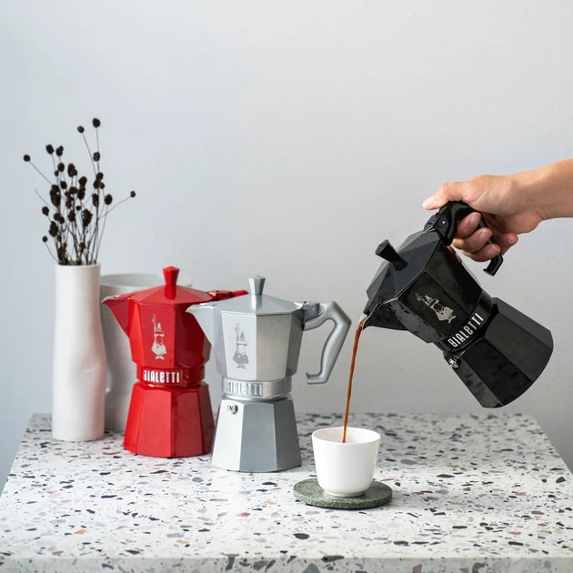Кофеварка гейзерная для плиты алюминиевая 6 чашек Bialetti черная - изображение 3