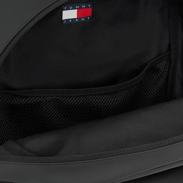 Рюкзак чоловічий 17 л вміщує формат А4 Tommy Hilfiger AM0AM12907-BDS Чорний (8720638197911) - зображення 4