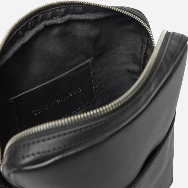 Torba listonoszka męska Calvin Klein K50K512574-BEH Czarna (8720639561254) - obraz 5