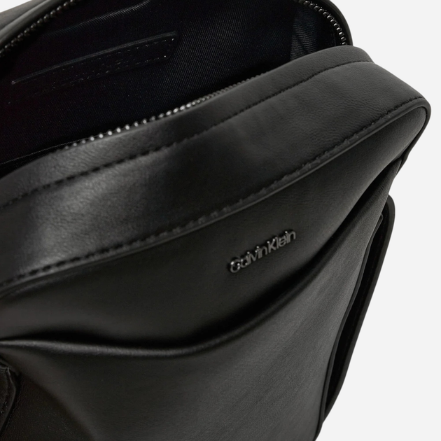 Сумка планшет чоловіча маленька Calvin Klein K50K512755-BEH Чорна (8721107058207) - зображення 5