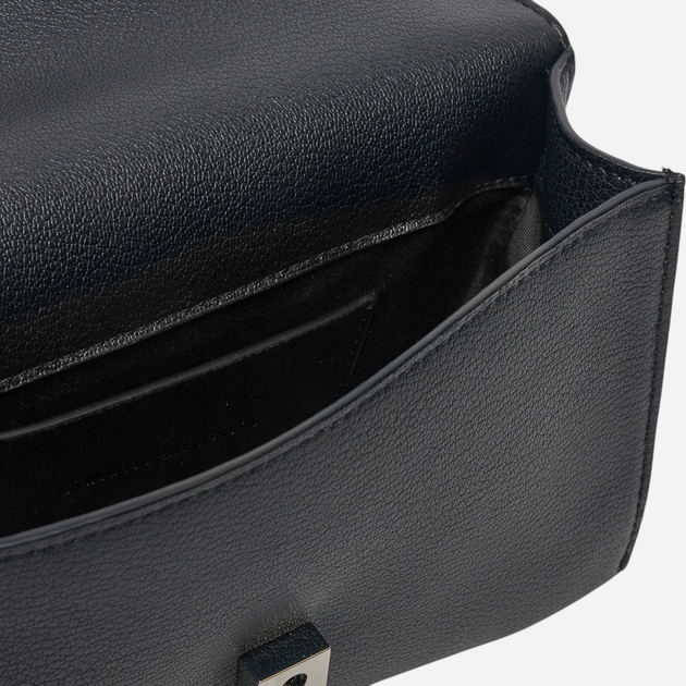 Сумка крос-боді через плече жіноча маленька Calvin Klein Jeans K60K612233-BEH Чорна (8721107058894) - зображення 4