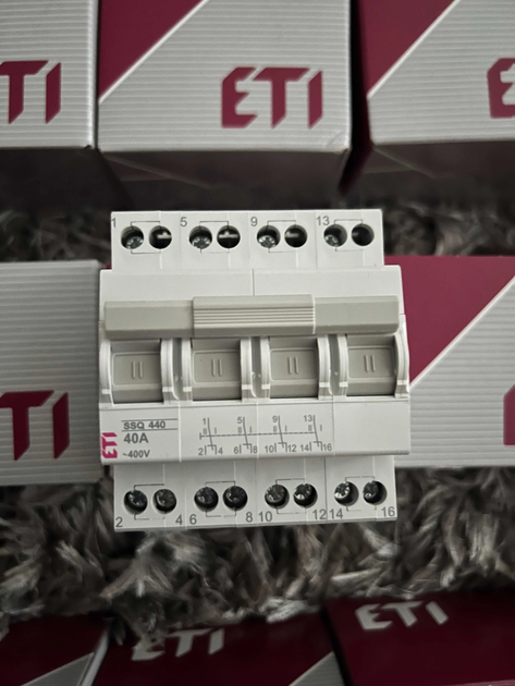 Переключатель I-0-II ETI SSQ440 4P 40А 2421445 трехпозиционный перекидной автомат для ввода резервного питания - изображение 2