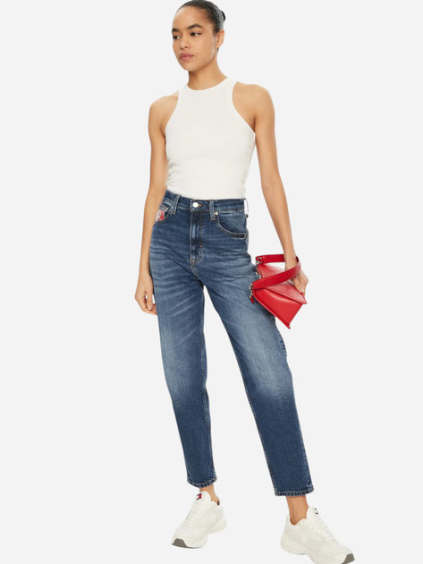 Jeansy mom fit damskie z wysokim stanem Tommy Jeans DW0DW20224-1BK 28-30 Ciemnoniebieskie (8720638466871) - obraz 3